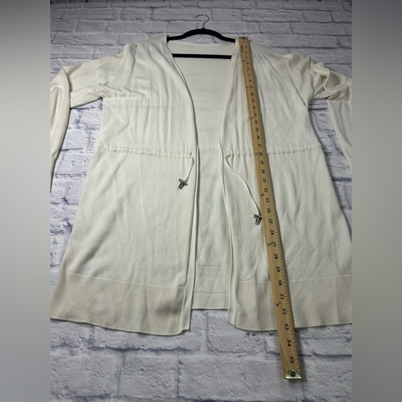 Elegant Cream/Ivory  Women's Sweater Cardigan with Drawstring Waist. Size XL - Picture 4 of 5
